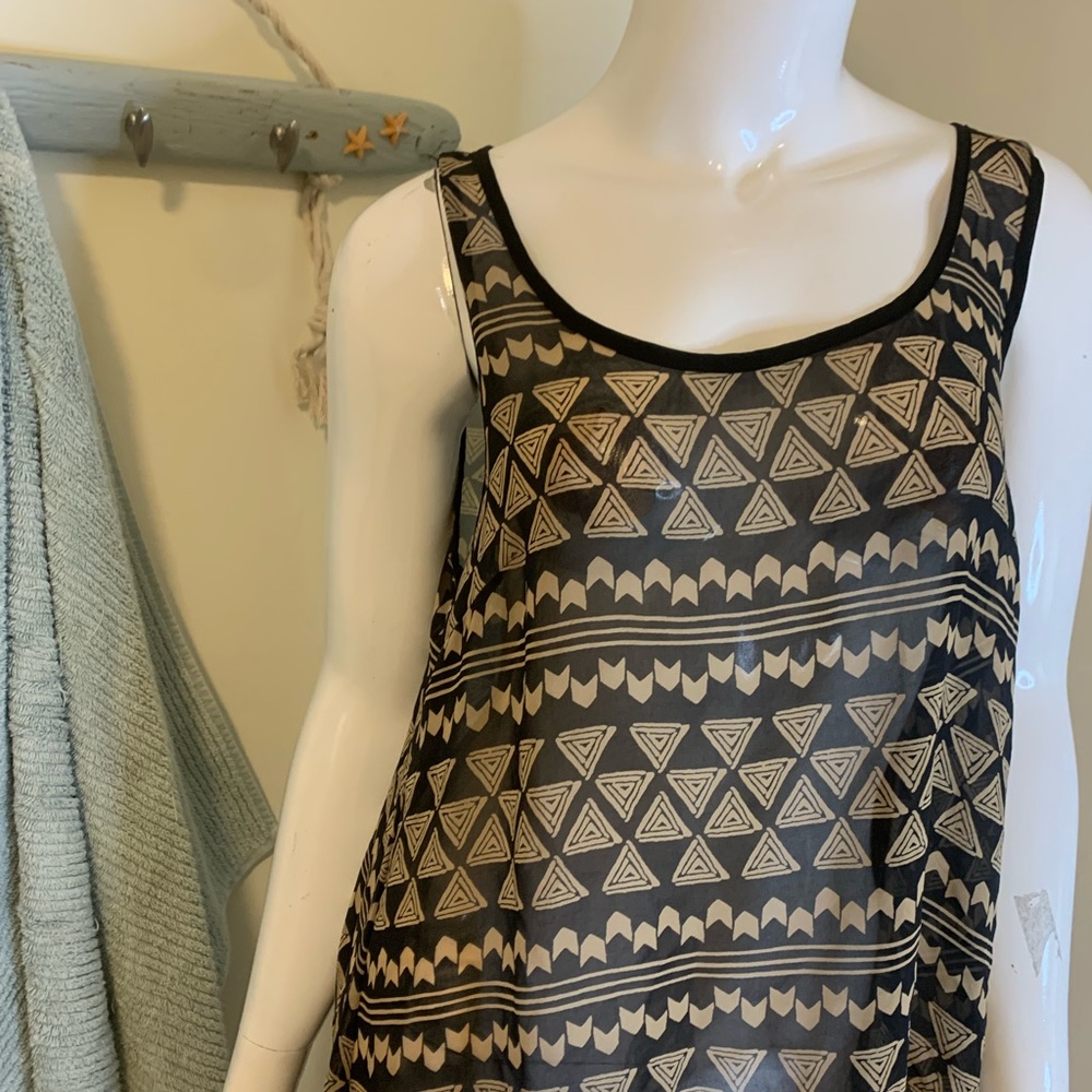Sleeveless Blouse - Picture 2 of 4